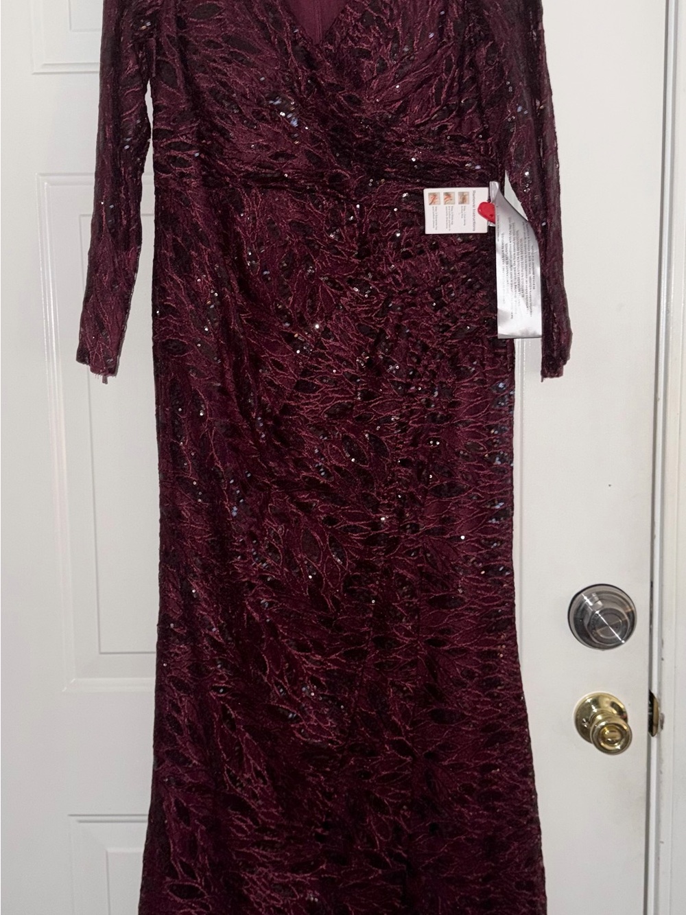 Mac Duggal. 12412 Women’s Elegant Burgundy Lace V-Neck Gown. Sz 14 NWT - Picture 3 of 12